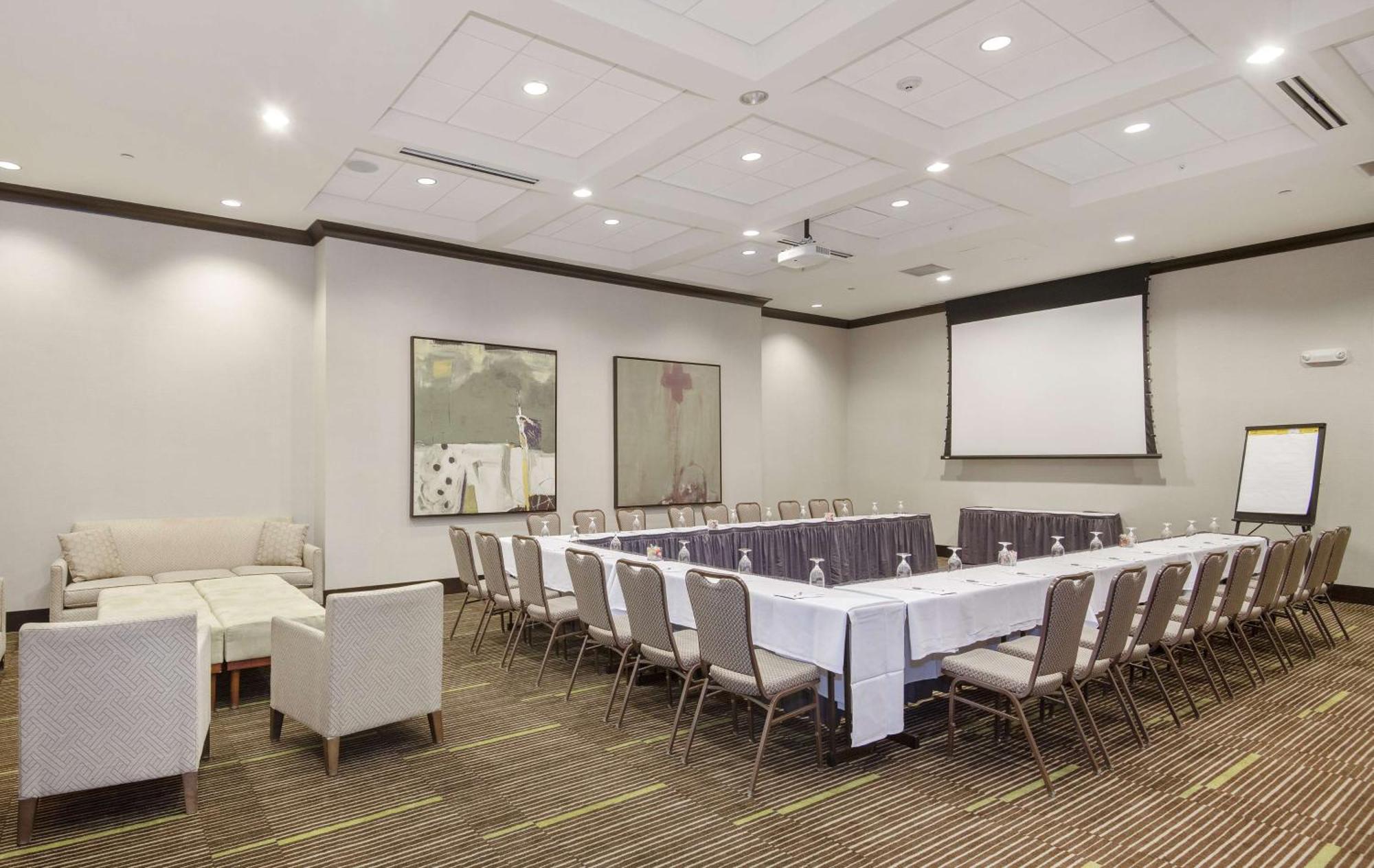 Hilton Garden Inn Raleigh Cary Ngoại thất bức ảnh